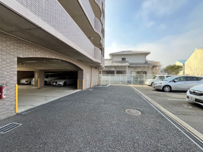 【駐車場】 | グラン・コート高石 | ママの憧れカウンターキッチンですので、家族と会話しながら楽しくお料理できますね！