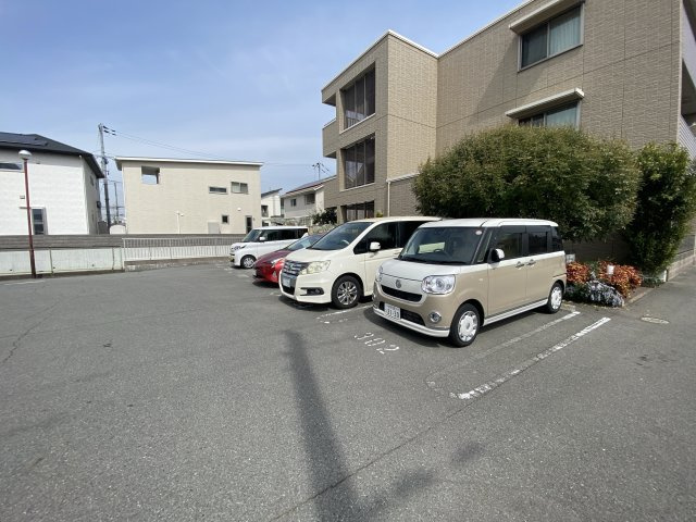 ノールボア３号館の駐車場