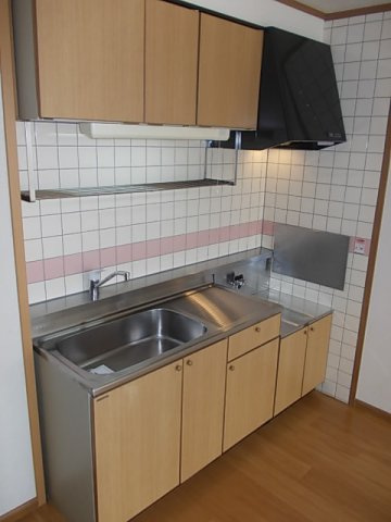 ルミエールＳのキッチン|コンパクトなキッチンで掃除もラクラク