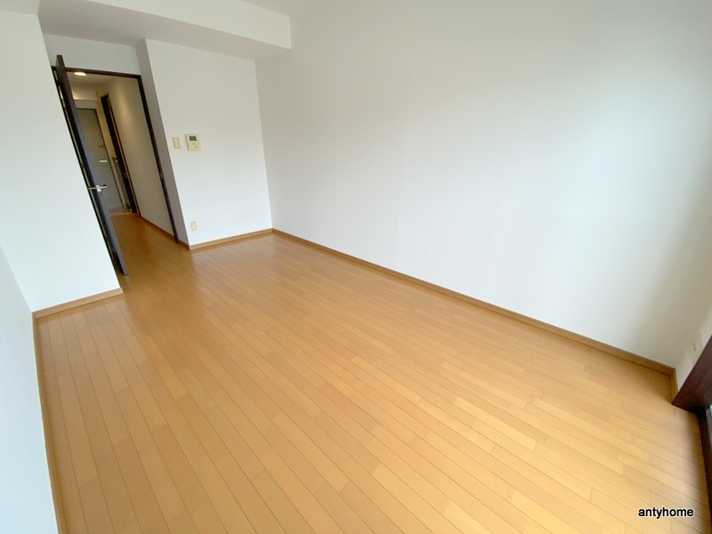 ディナスティ玉造の洋室