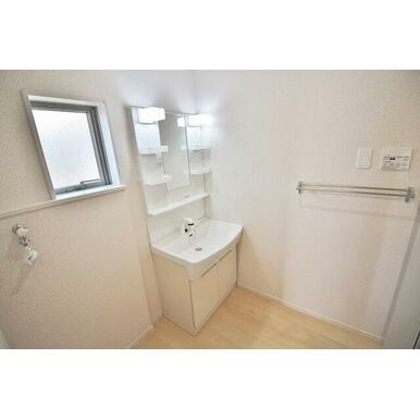 熊本市東区花立６丁目の一戸建ての独立洗面台