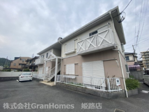 ファミール薬師館の外観