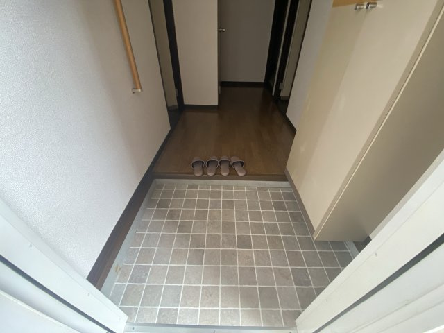 ファミール薬師館の玄関