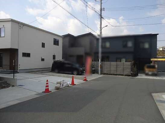 【前面道路含む現地写真】