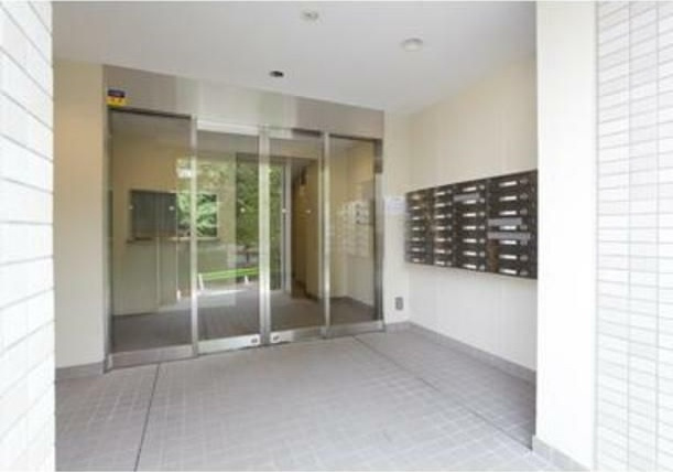 コートブリーズ根津のエントランス