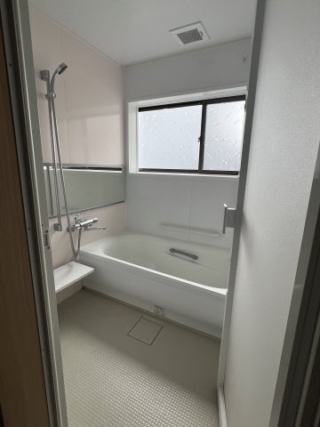 田町N借家　８DKの浴室