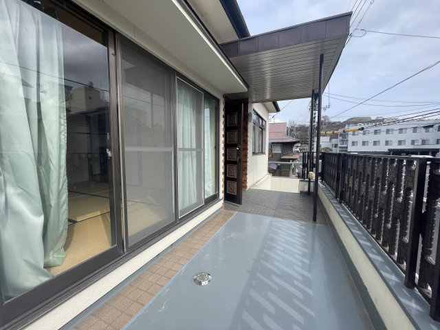 田町N借家　８DKのバルコニー