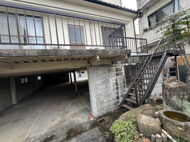 田町N借家　８DKの庭