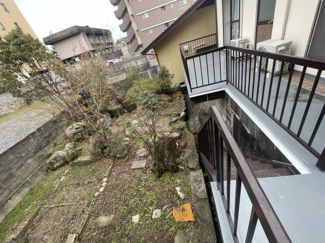 田町N借家　８DKの庭