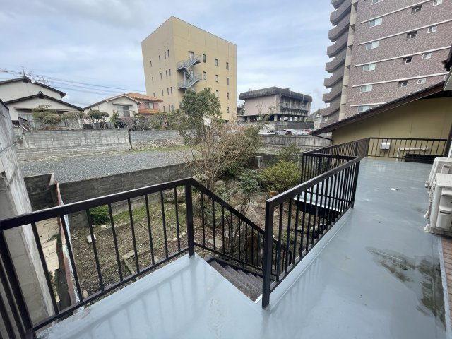 田町N借家　８DKの展望|勝手口から庭が見えます
