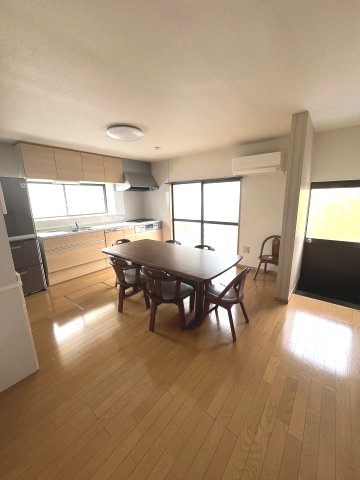 田町N借家　８DKの居間・リビング