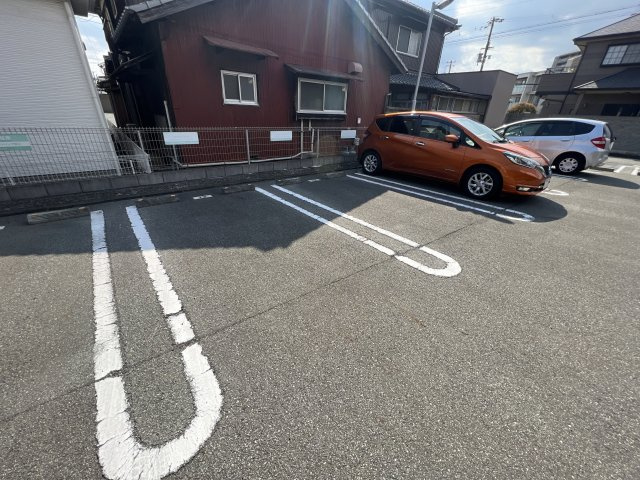 メゾンドールＭの駐車場