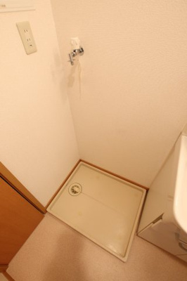 【設備】 | エレガンシア金剛 | 室内洗濯置場