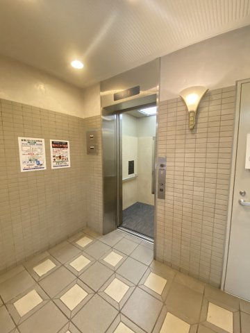 エスリード難波のロビー