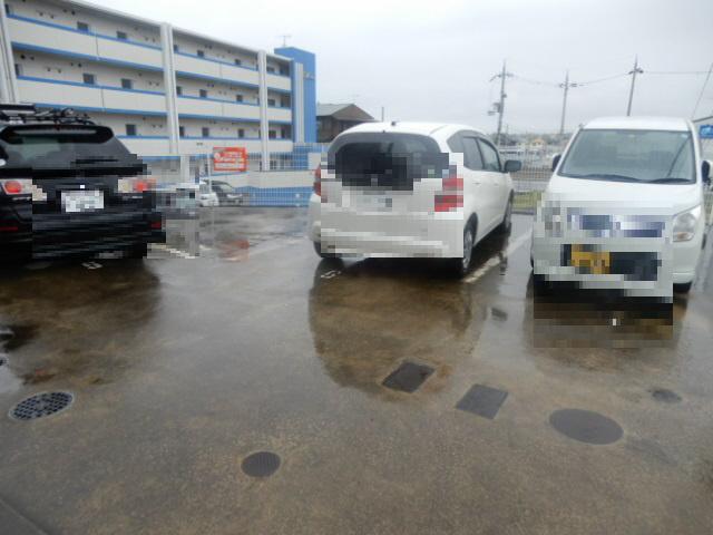 プランドール岡本の駐車場