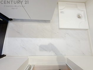 衣服の収納や脱ぎ着や整理整頓がしやすく、湿った衣類を乾燥させるスペースがありカビや臭いの発生を防ぎます。床の汚れを他の部屋に持ち込まず清潔を保つことができます。また快適な入浴環境の整備にも役立ちます。