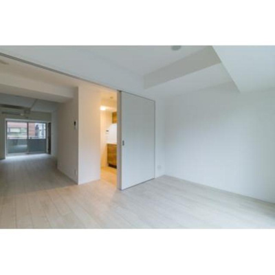 【居間・リビング】 | リンデンコート市ヶ谷 | ※写真は同タイプ住戸です。 