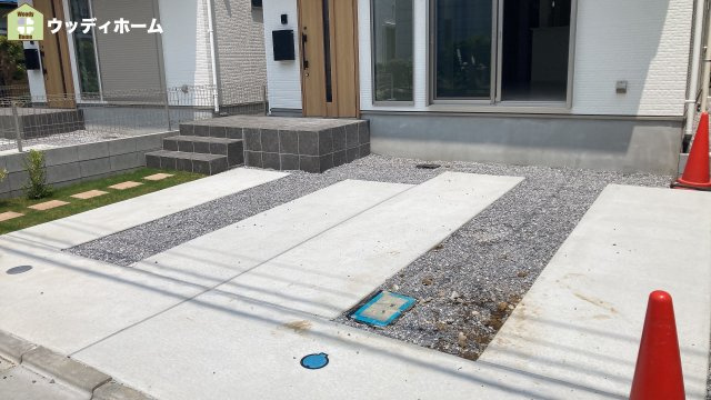 越谷市上間久里1期　新築一戸建て　2号棟の駐車場