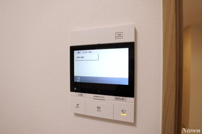 【セキュリティ】 | ディアレイシャス丸の内 | モニター付きインターホンです
