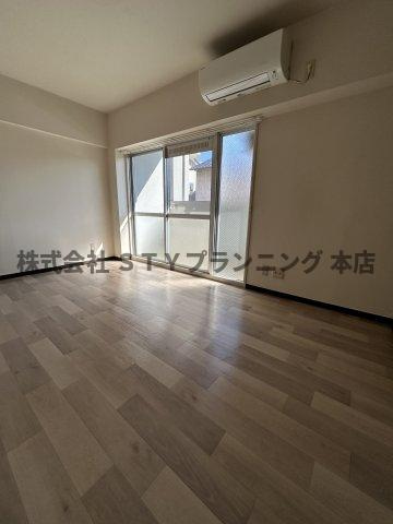 仲介手数料０円！アーバンポイント川名本町の居間・リビング