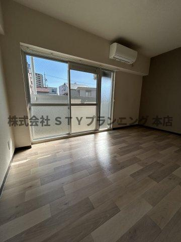 仲介手数料０円！アーバンポイント川名本町の居間・リビング