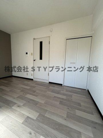 仲介手数料０円！アーバンポイント川名本町の居間・リビング