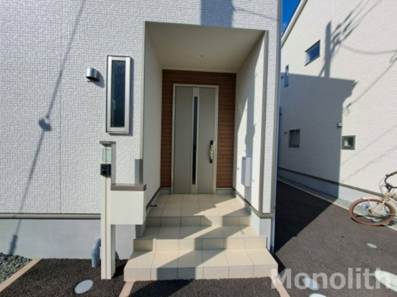 岸和田市神須屋町３丁目7号棟のエントランス