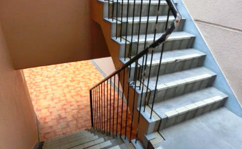 ラフォール寝屋川Ａのその他共用部分|階段部分です☆