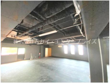 ラフォール寝屋川Ａの内装|明るい室内です