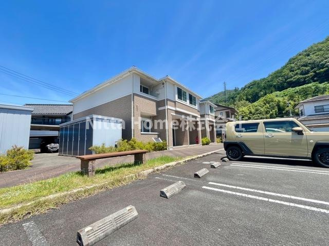 アルシオーネ　壱番館の駐車場|敷地内に駐車場も完備★