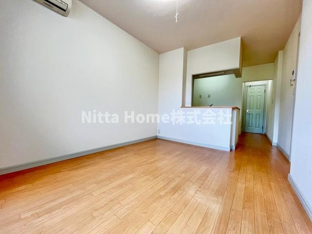 アルシオーネ　壱番館の居間・リビング|リビングは10.1帖です◇