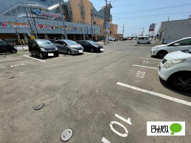 アラモードの駐車場