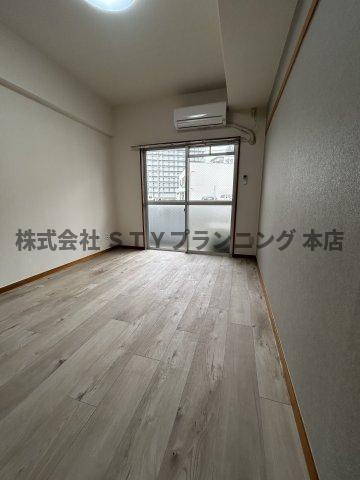 仲介手数料０円！グランデュール若清の居間・リビング