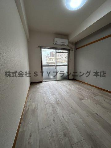 仲介手数料０円！グランデュール若清の居間・リビング