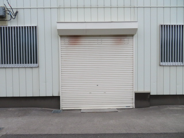 吉川市大字土場の倉庫の外観