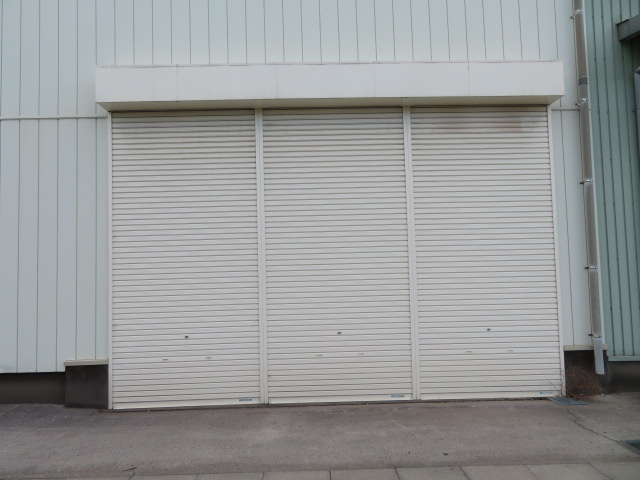 吉川市大字土場の倉庫の外観