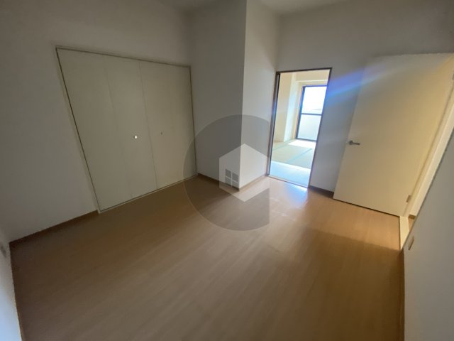 フローリッシュ北田の洋室