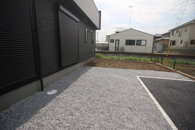 グラファーレ　小山市雨ケ谷新田　2号棟の庭|ちょっとしたガーデニングや家庭菜園も楽しめるお庭付き！お子さまの遊び場にもぴったりです♪