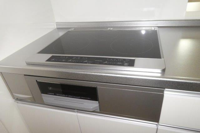 チェリーブロッサムⅠのキッチン|3口IHコンロ