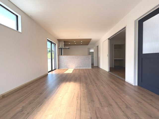 【居間・リビング】 | 春日市須玖南6丁目2期　1号棟（全2棟）【仲介手数料無料・0円】 | 現地写真。リビングです。