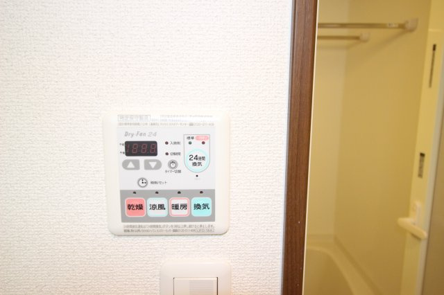 京都市伏見区新町１２丁目の賃貸マンションの設備|浴室乾燥機付きです。