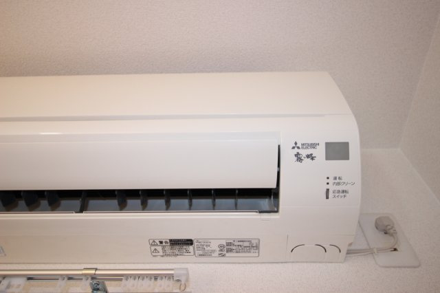 京都市伏見区新町１２丁目の賃貸マンションの設備|エアコン付きです。