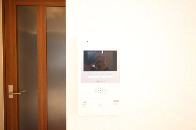 京都市伏見区新町１２丁目の賃貸マンションのセキュリティ|TVモニター付きインターホンです。