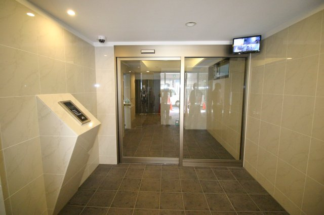 京都市伏見区新町１２丁目の賃貸マンションのエントランス|オートロック付です。(写真はエントランス)