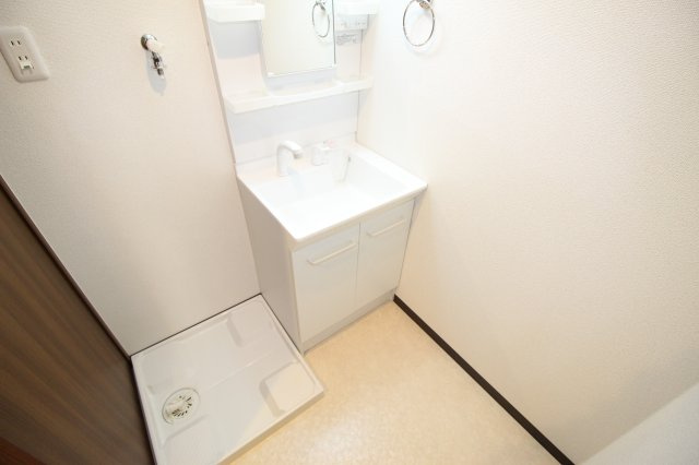 京都市伏見区新町１２丁目の賃貸マンションの洗面所|洗面所です。
洗濯機置き場あります。