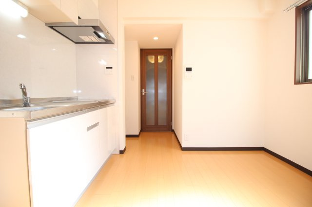 京都市伏見区新町１２丁目の賃貸マンションの居間・リビング|DK6帖です。