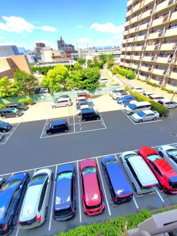 シャトー第2八戸ノ里の駐車場