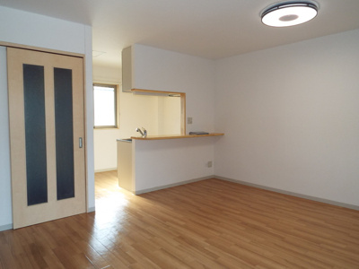 【居間・リビング】 | バンガーデン | LDK14.7帖