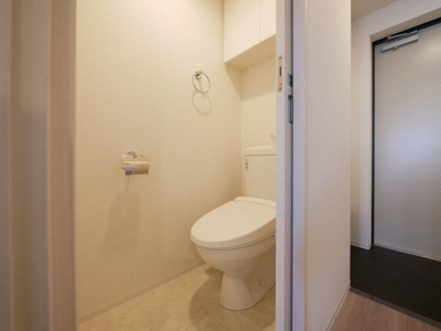 【トイレ】 | セレニテ西中島アリア弐番館 | 落ち着いた色調のトイレです