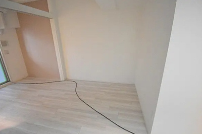 【居間・リビング】 | セレニテ西中島アリア壱番館 | ゆったり過ごせる居間です